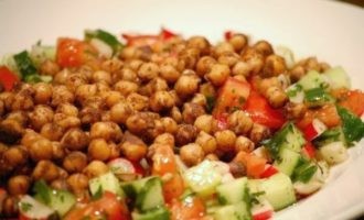pittige kikkererwten salade van Ottolenghi